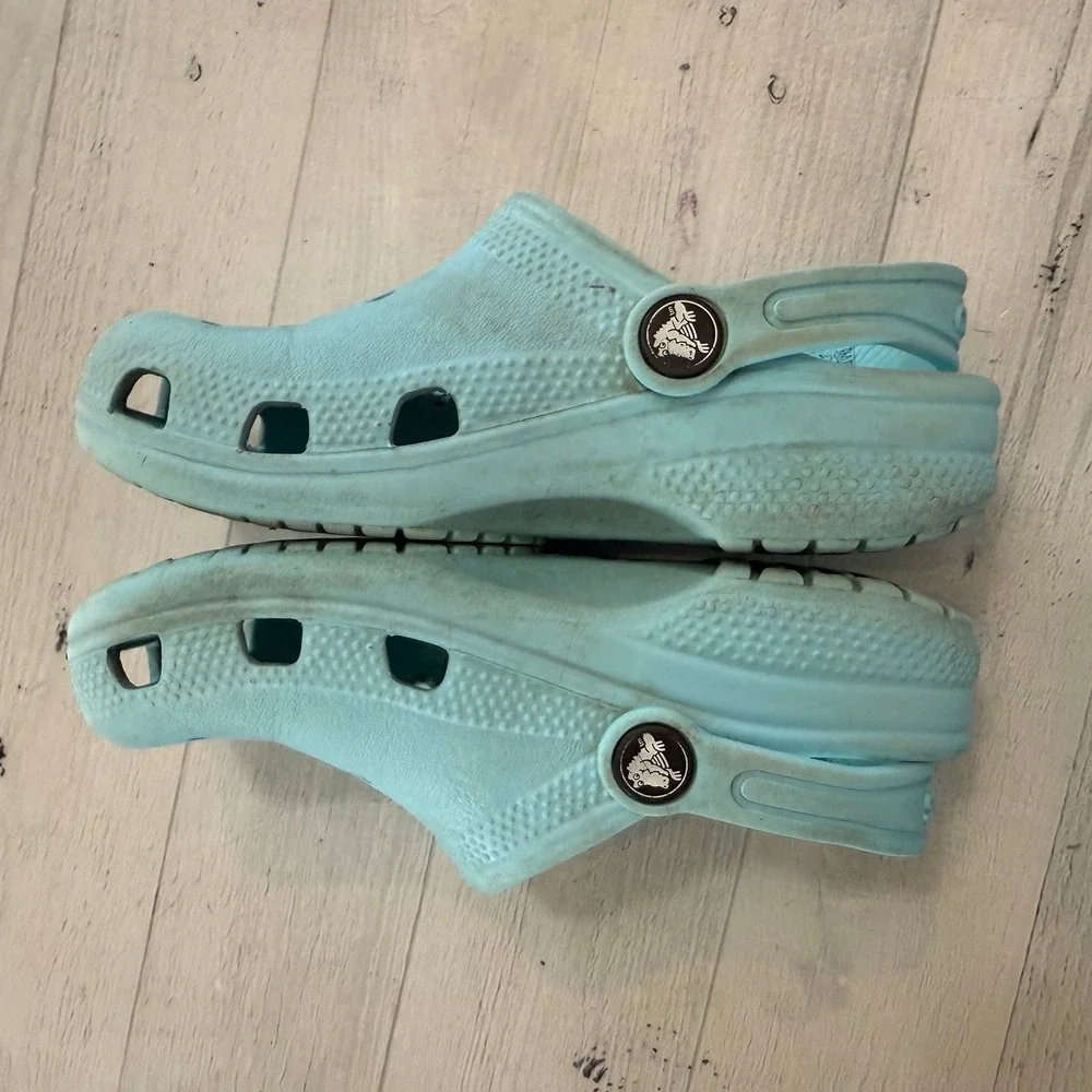 Crocs classic slip‎ on clogs light blue child size 12